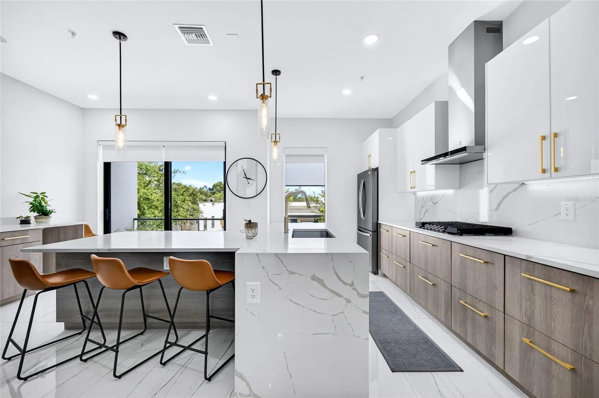 2187 Main Street Sarasota FL 34237