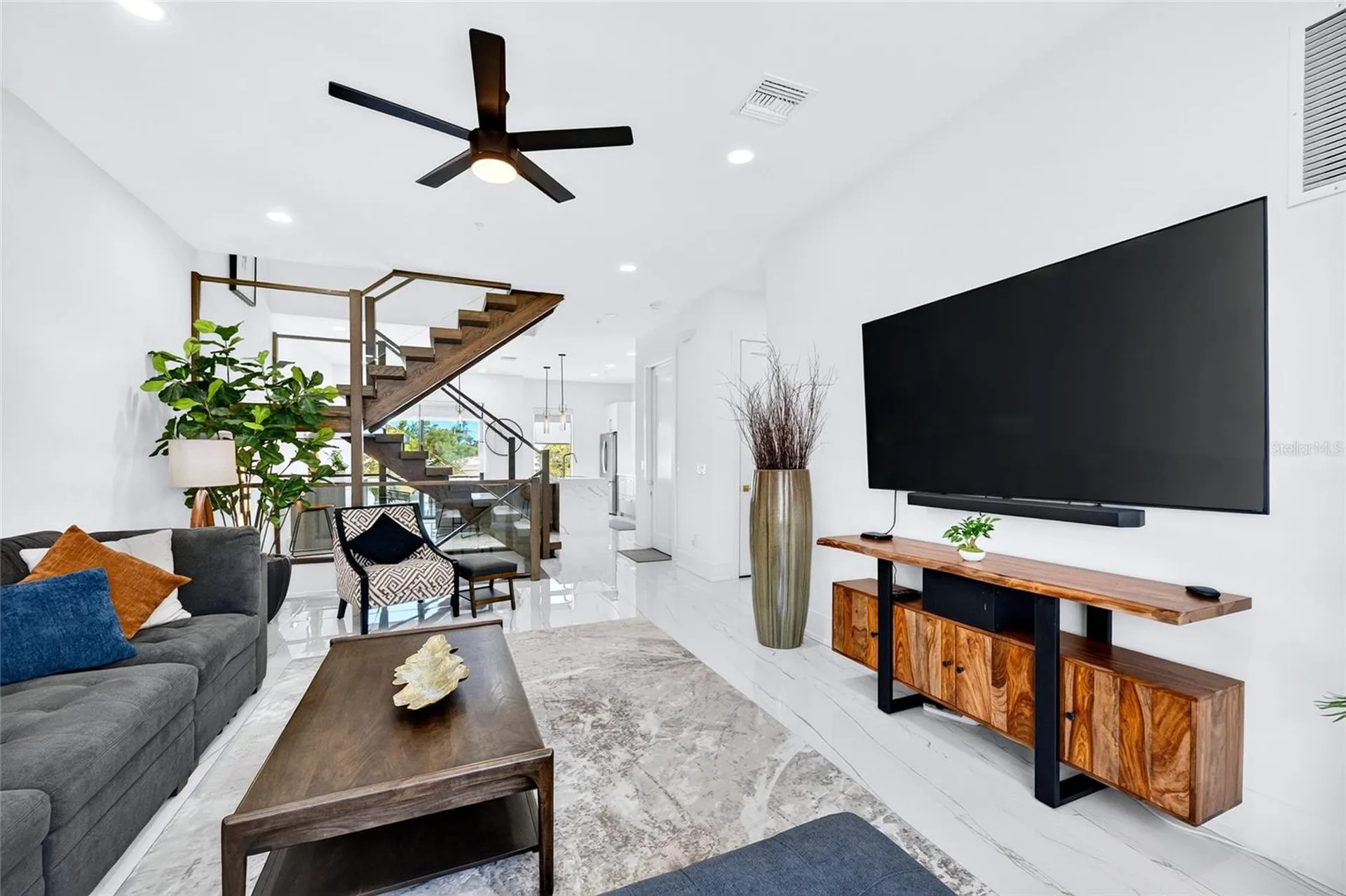 2187 Main Street Sarasota FL 34237