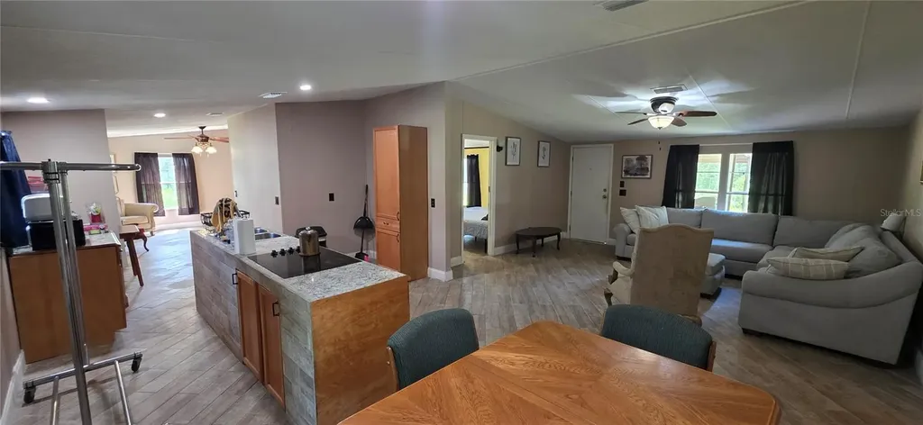 11736 Cr 675w Webster FL 33597