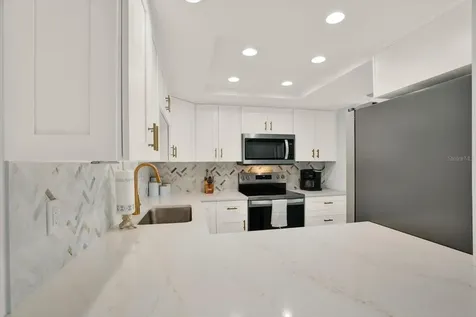 7530 Sunshine Skyway Lane S St Petersburg FL 33711