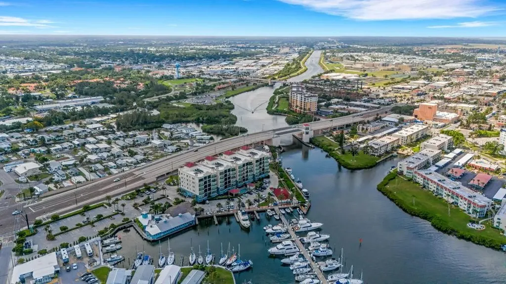 505 N Tamiami Trail Venice FL 34285