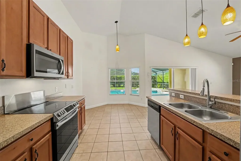 131 Old Bridge Circle Davenport FL 33897