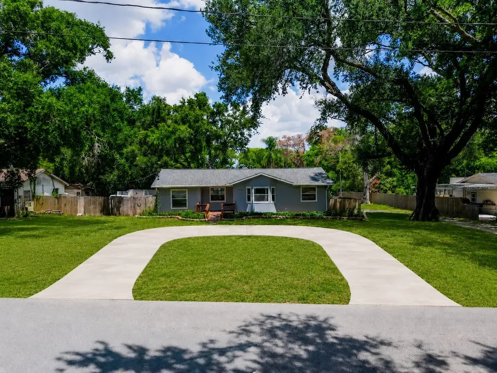 1926 Meadowridge Drive Valrico FL 33596