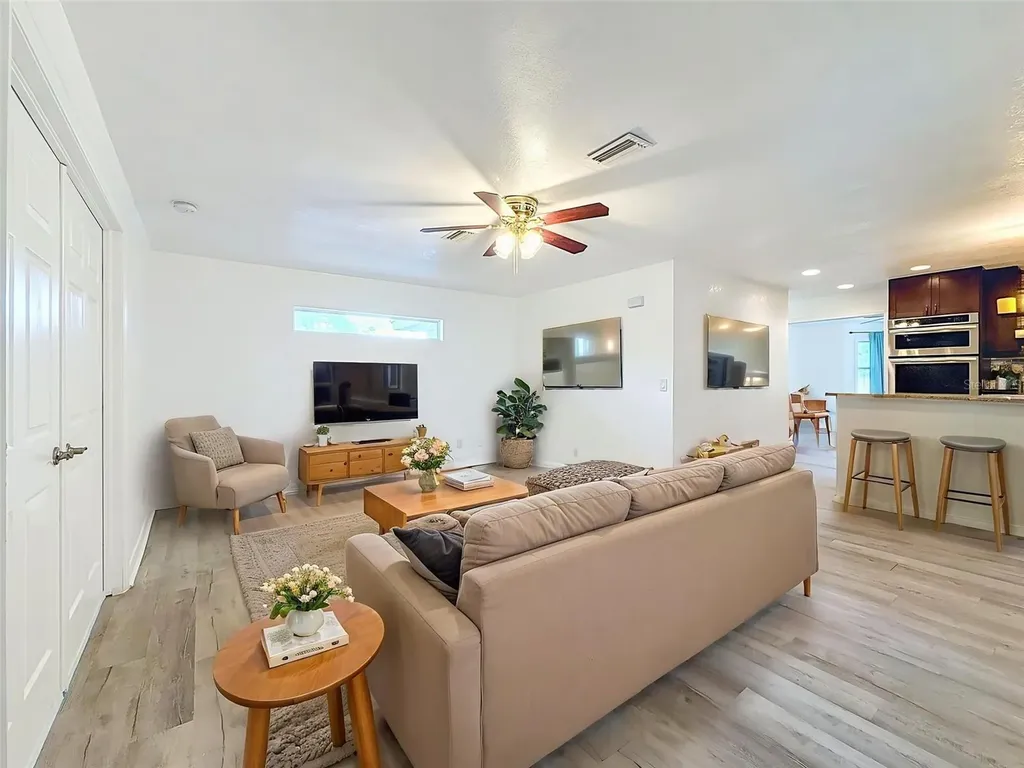 1926 Meadowridge Drive Valrico FL 33596