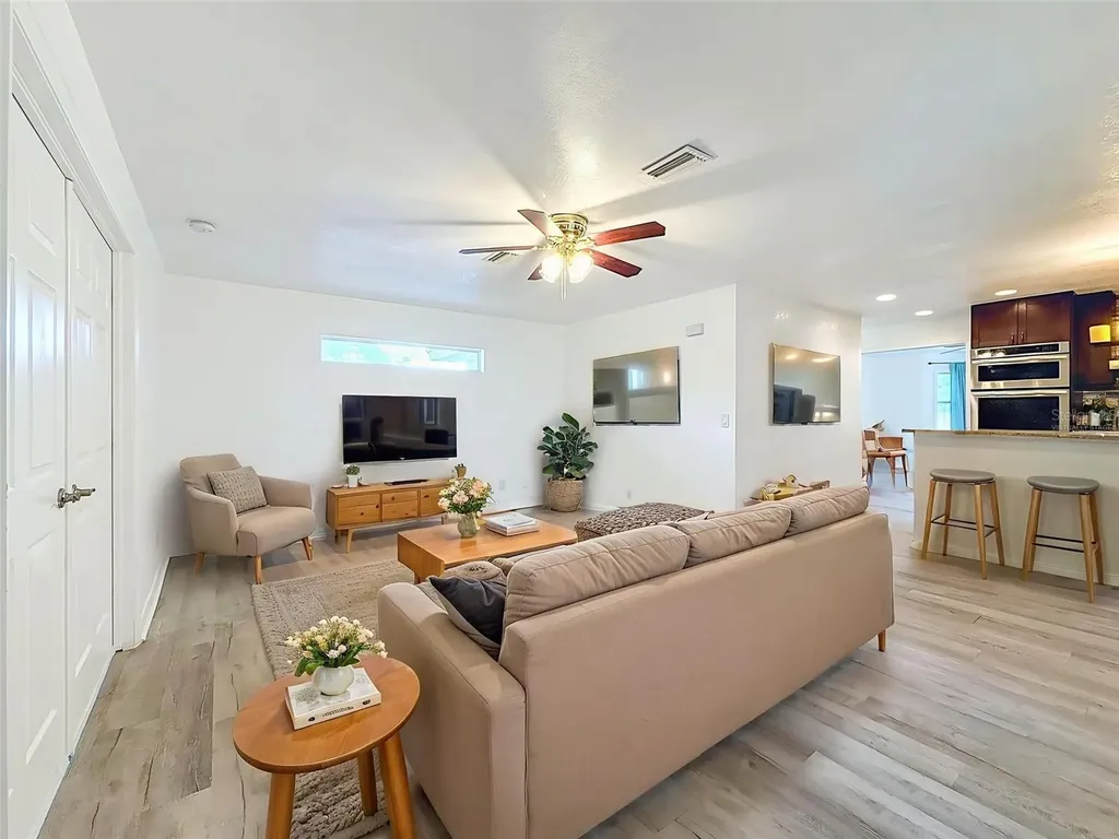 1926 Meadowridge Drive Valrico FL 33596