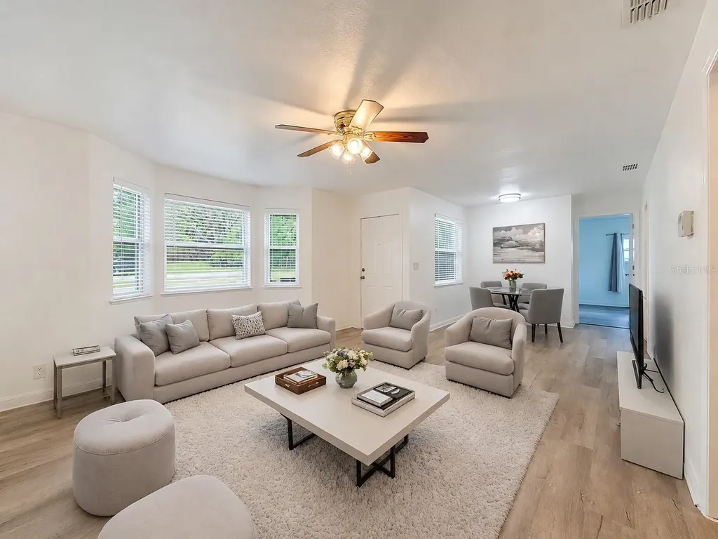 1926 Meadowridge Drive Valrico FL 33596