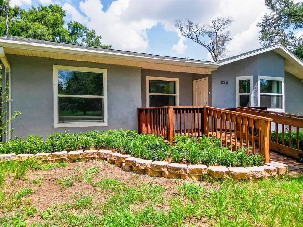 1926 Meadowridge Drive Valrico FL 33596