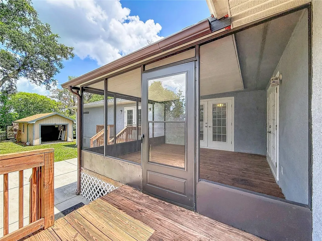1926 Meadowridge Drive Valrico FL 33596