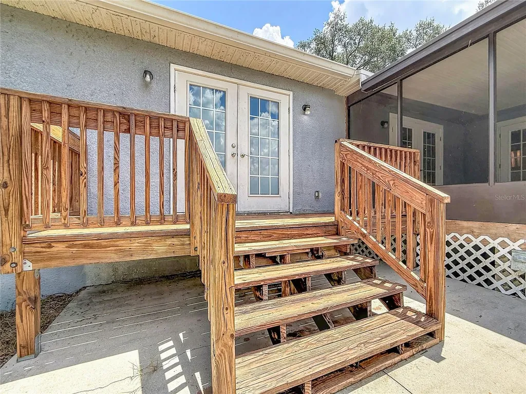 1926 Meadowridge Drive Valrico FL 33596