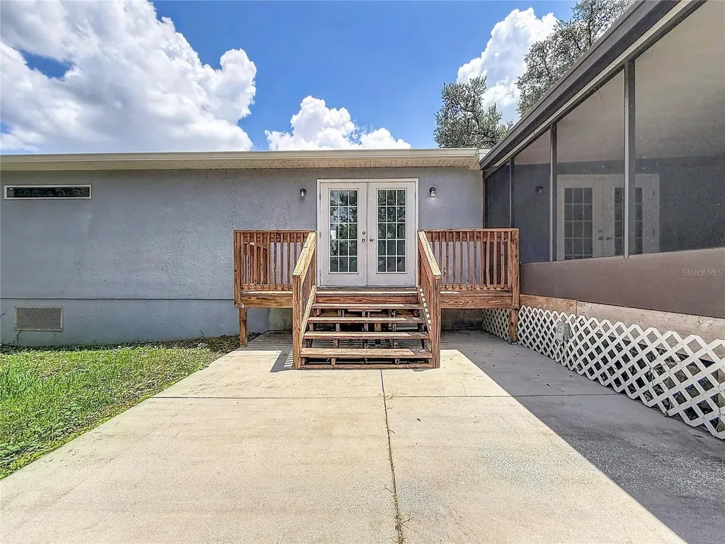 1926 Meadowridge Drive Valrico FL 33596