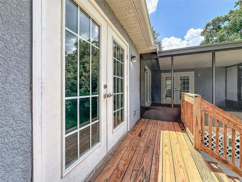 1926 Meadowridge Drive Valrico FL 33596