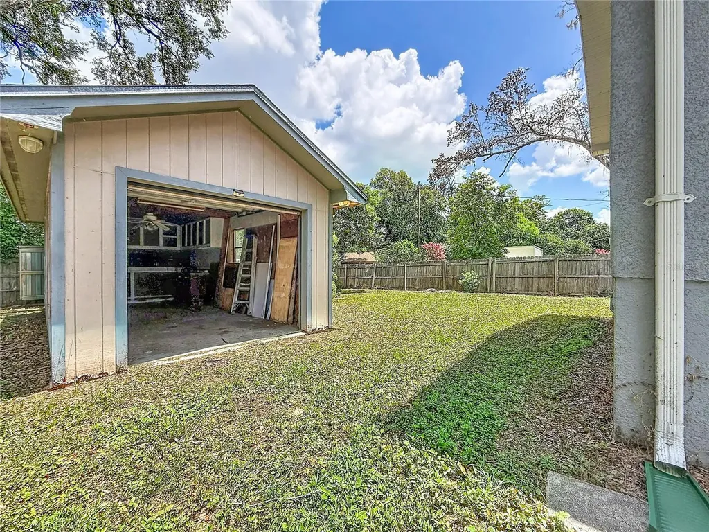 1926 Meadowridge Drive Valrico FL 33596
