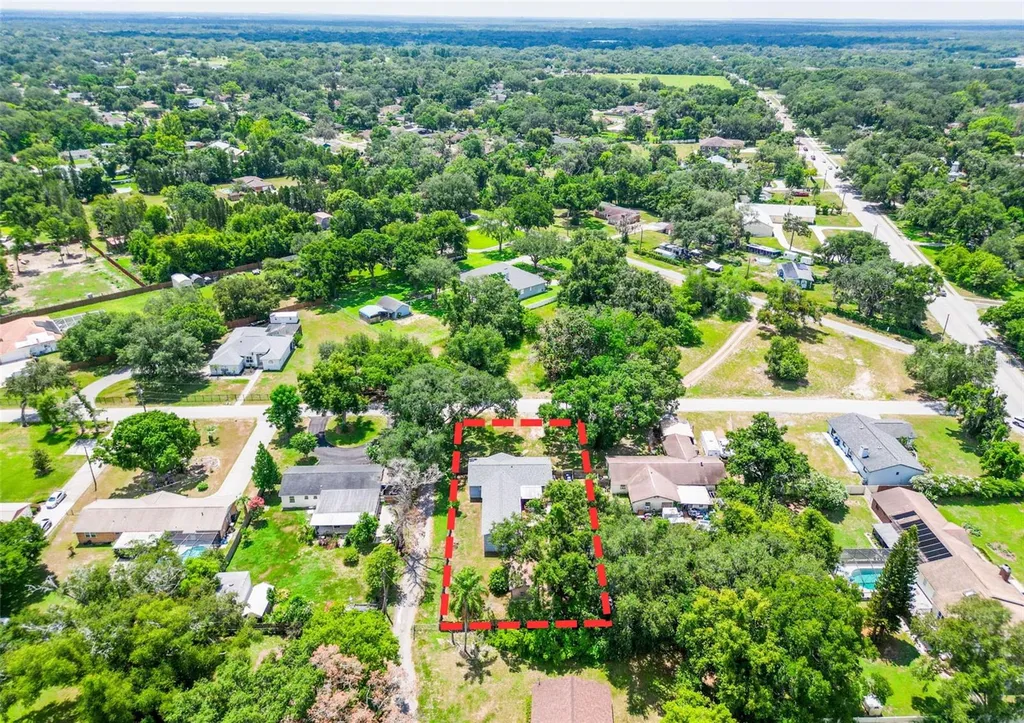 1926 Meadowridge Drive Valrico FL 33596