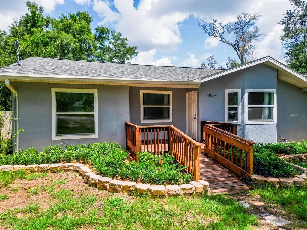 1926 Meadowridge Drive Valrico FL 33596