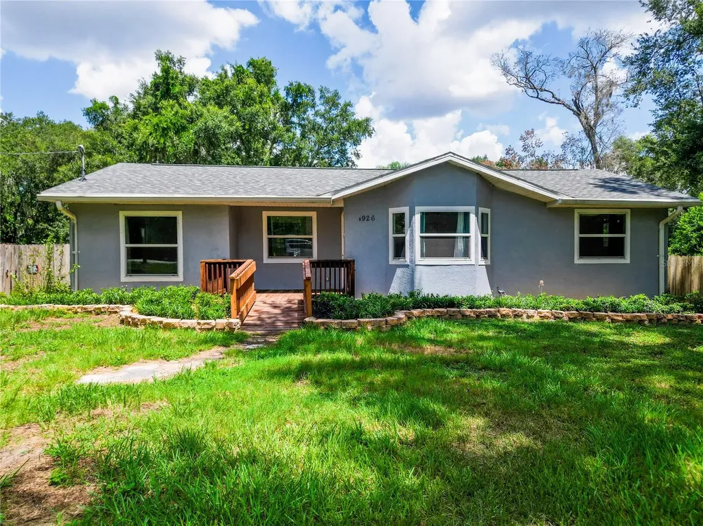 1926 Meadowridge Drive Valrico FL 33596
