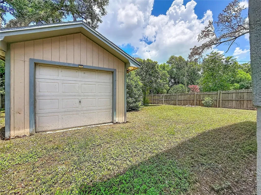 1926 Meadowridge Drive Valrico FL 33596