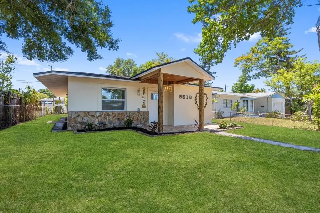5538 6th Avenue N St Petersburg FL 33710