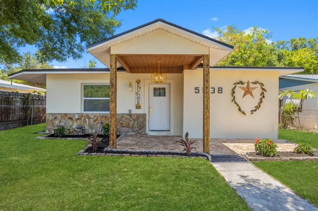 5538 6th Avenue N St Petersburg FL 33710