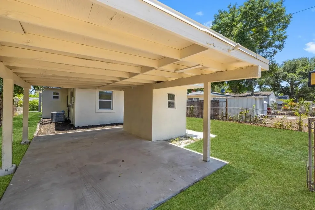 5538 6th Avenue N St Petersburg FL 33710