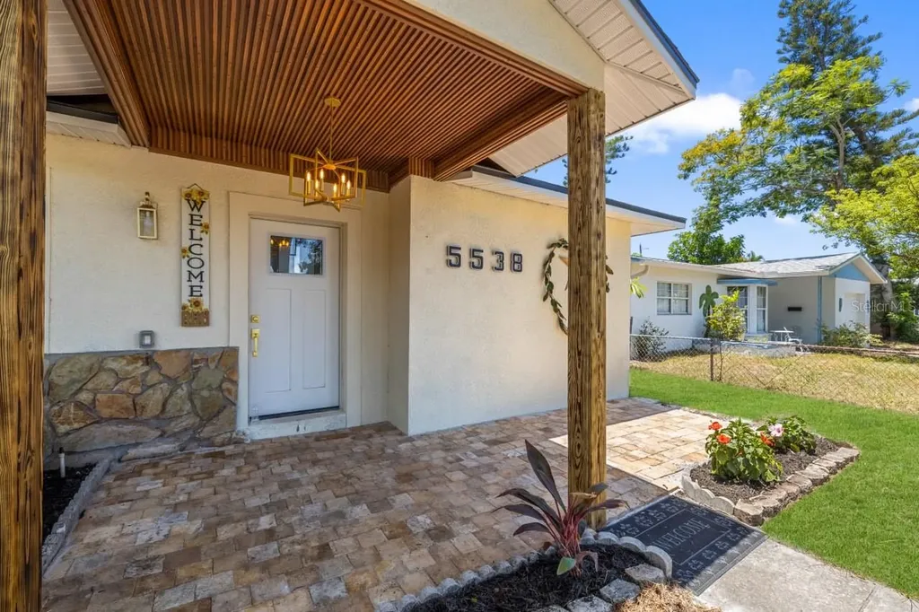 5538 6th Avenue N St Petersburg FL 33710