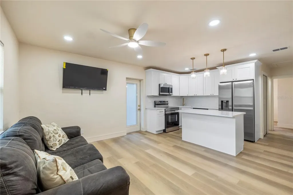 5538 6th Avenue N St Petersburg FL 33710