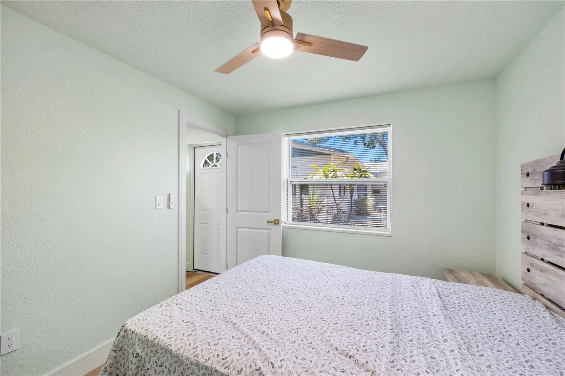 5538 6th Avenue N St Petersburg FL 33710