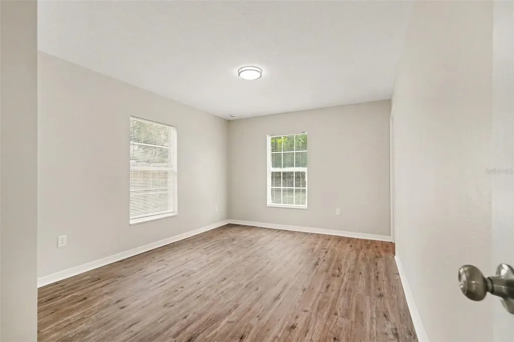 1224 Oak Valley Drive Seffner FL 33584