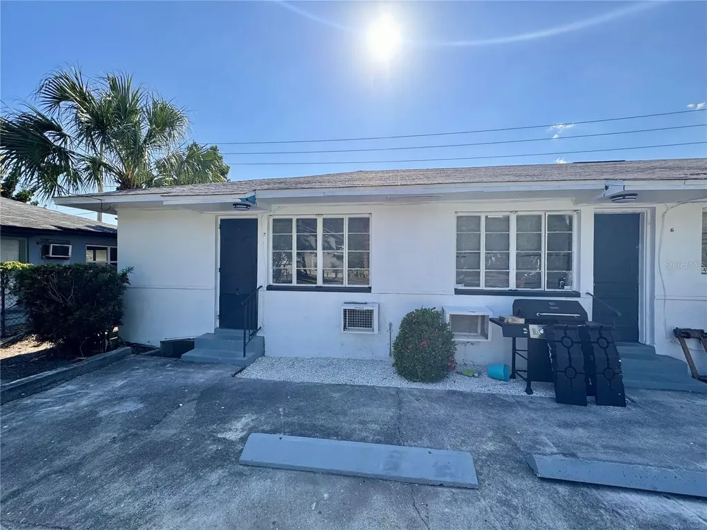 2318 4th Street S St Petersburg FL 33705