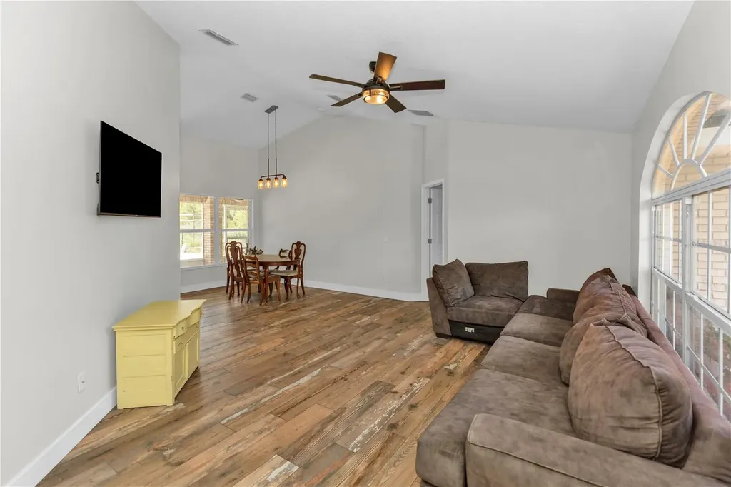 1005 Whispring Creek Way Osteen FL 32764