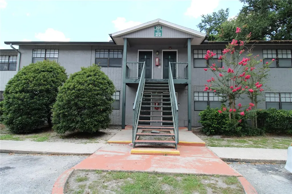 201 Poinsettia Pine Court Tampa FL 33612