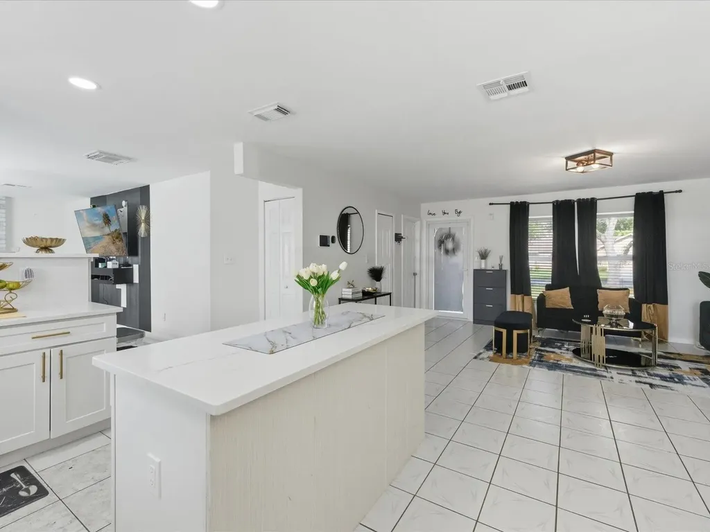 5275 Signal Hill Road Orlando FL 32808