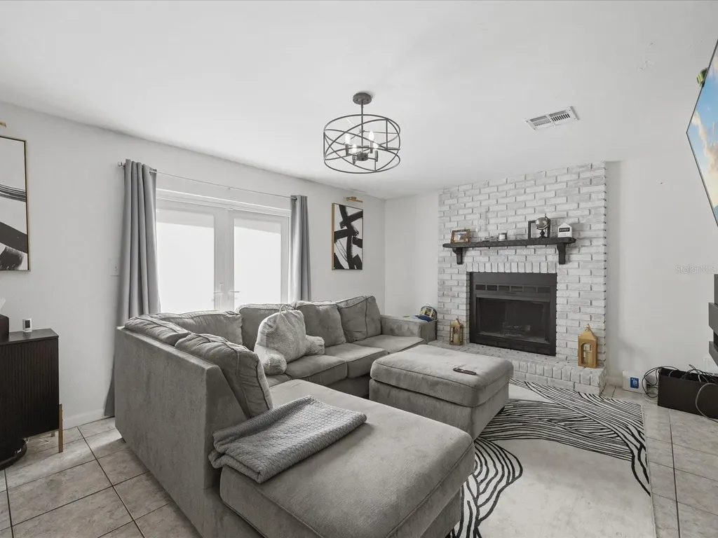 5275 Signal Hill Road Orlando FL 32808