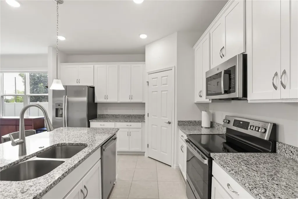 1580 Blue Lagoon Circle Mascotte FL 34753