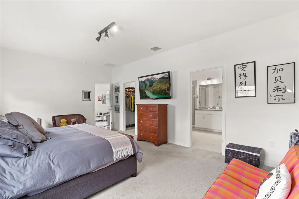 1580 Blue Lagoon Circle Mascotte FL 34753