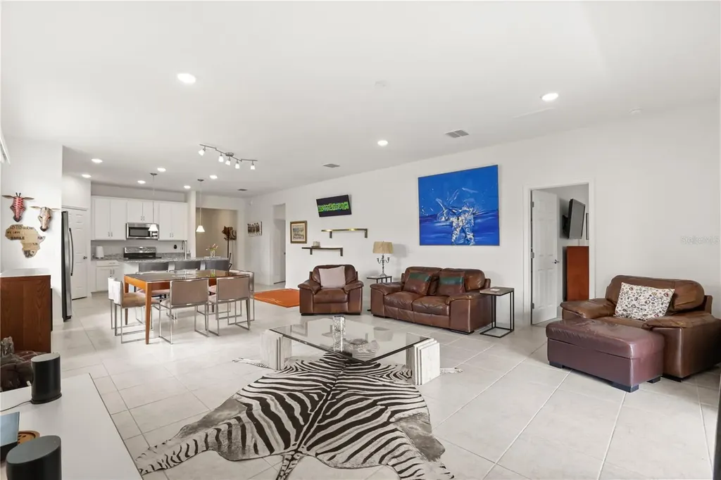 1580 Blue Lagoon Circle Mascotte FL 34753