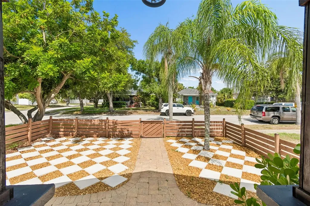 1011 14th Street N St Petersburg FL 33705