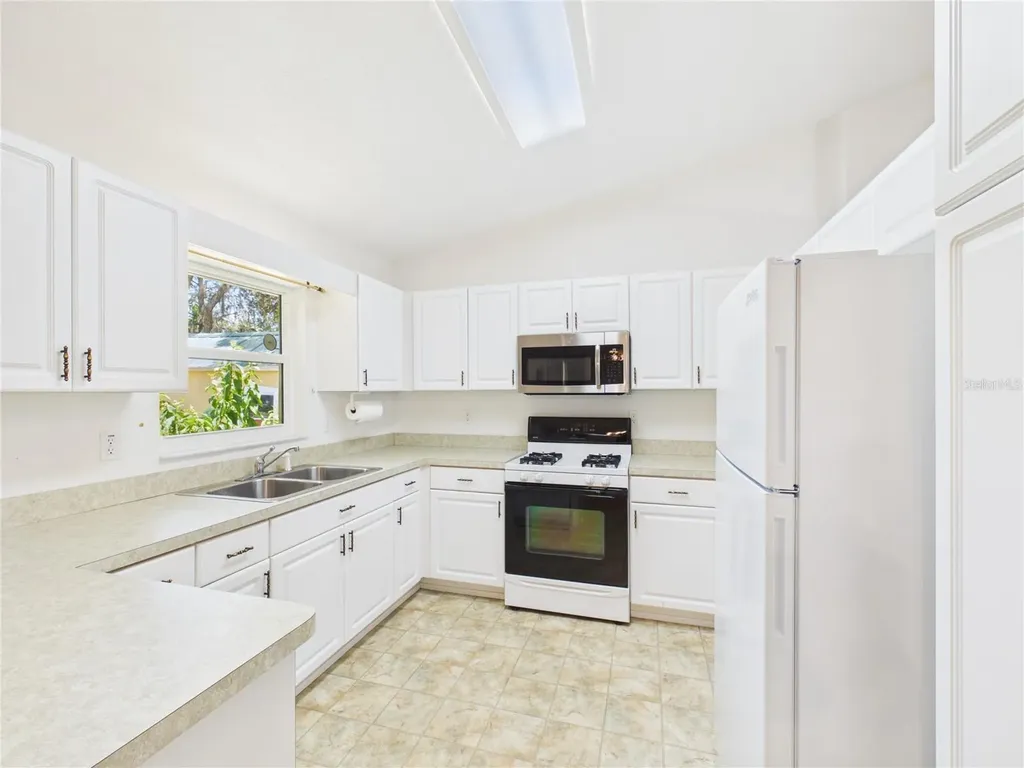 11236 N Rain Point Inglis FL 34449