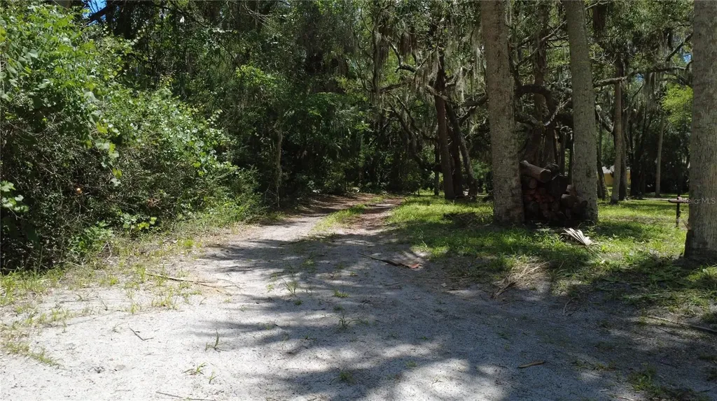 11236 N Rain Point Inglis FL 34449
