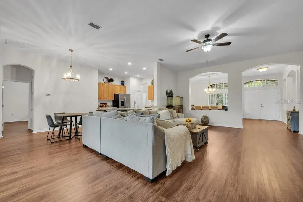 16135 Bridgedale Drive Lithia FL 33547