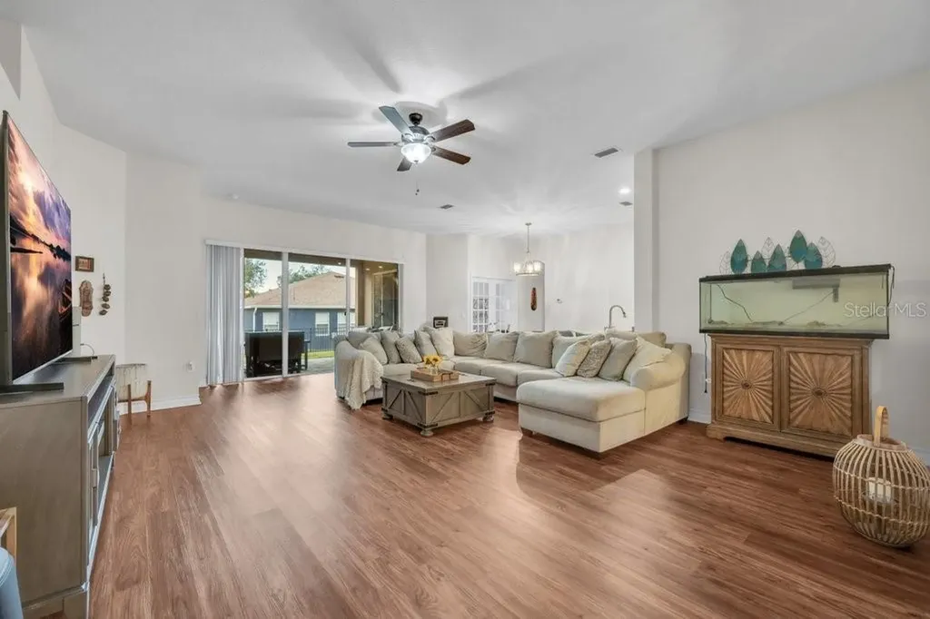 16135 Bridgedale Drive Lithia FL 33547