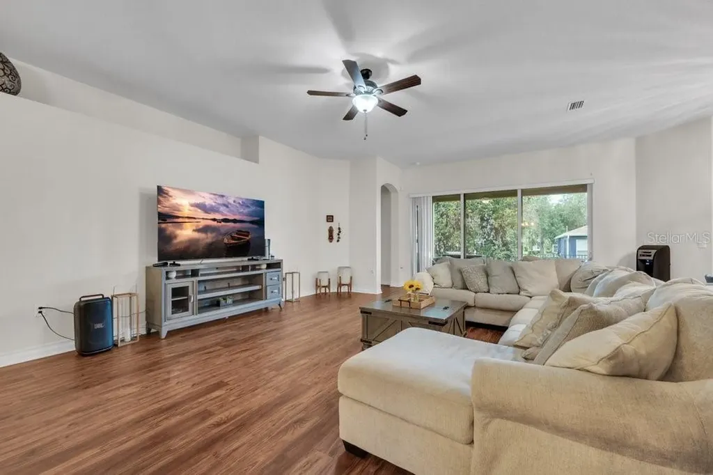 16135 Bridgedale Drive Lithia FL 33547
