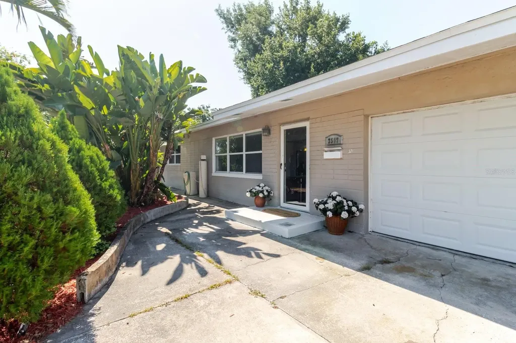 3597 27th Avenue S St Petersburg FL 33711