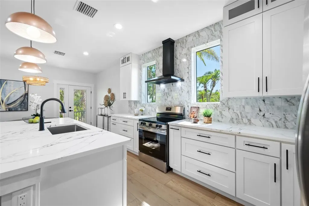 1004 W Henry Avenue Tampa FL 33604