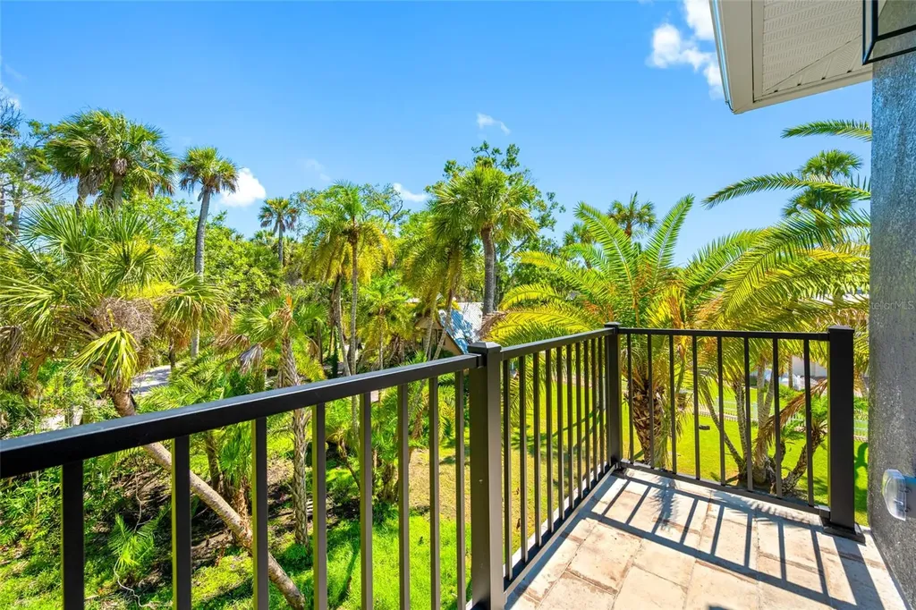 1004 W Henry Avenue Tampa FL 33604