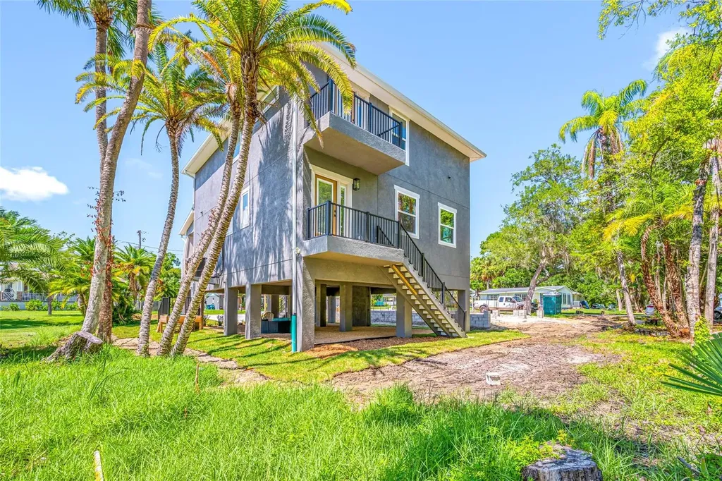 1004 W Henry Avenue Tampa FL 33604