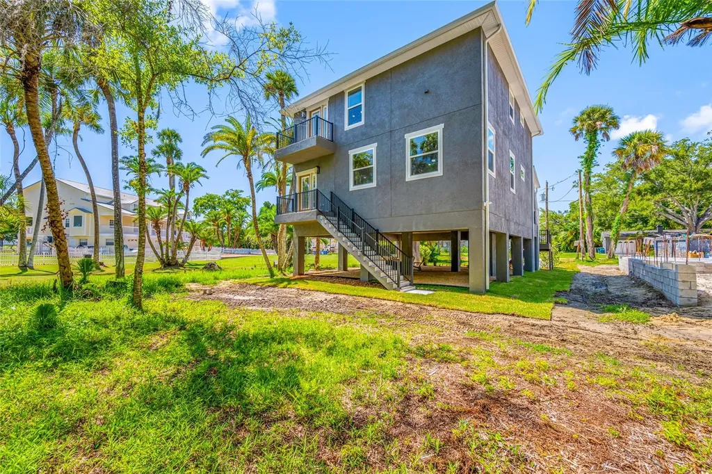 1004 W Henry Avenue Tampa FL 33604