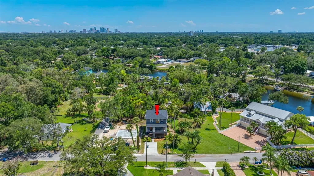 1004 W Henry Avenue Tampa FL 33604