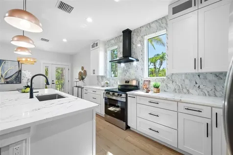 1004 W Henry Avenue Tampa FL 33604
