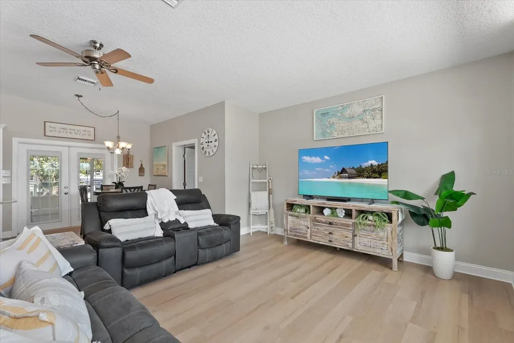 512 Palm Avenue Ellenton FL 34222
