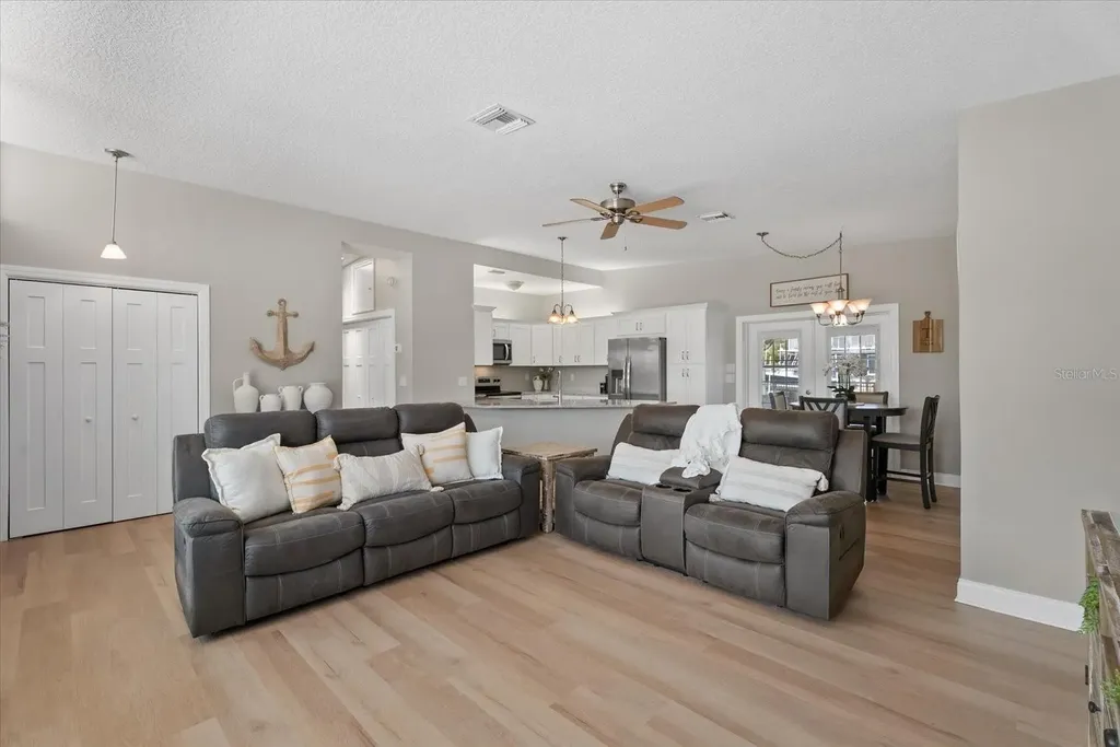 512 Palm Avenue Ellenton FL 34222